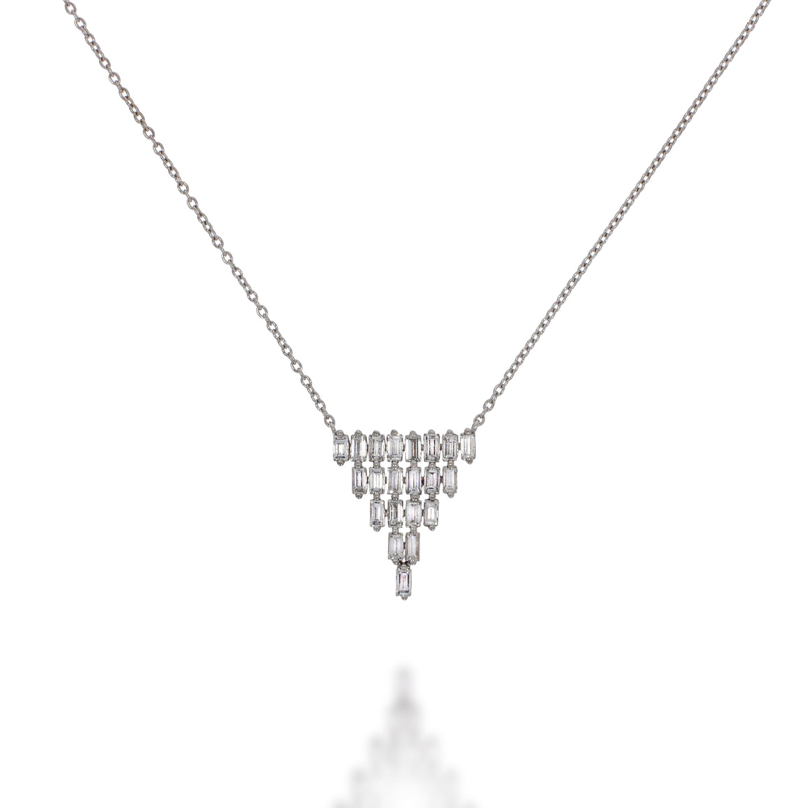 A pendant made up of rows of baguette diamonds forming a flexible, glittering and luxurious triangle. 1.09 carat diamonds in 18k white gold.