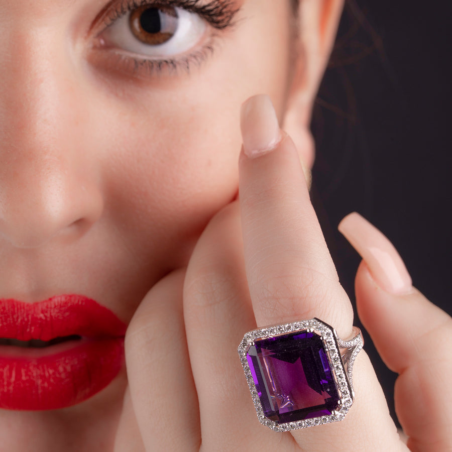 19.05 ct. Purple Amethyst Gemstone & 0.94 round brilliant cut Diamonds Ring in 18K white gold. Engagement Ring.