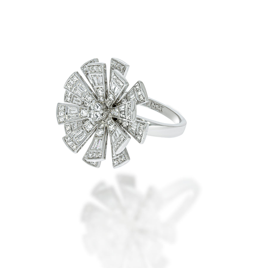 Flower-shaped ring with 2 rows of petal set with 112 diamond around 4 Carre diamonds at the center.